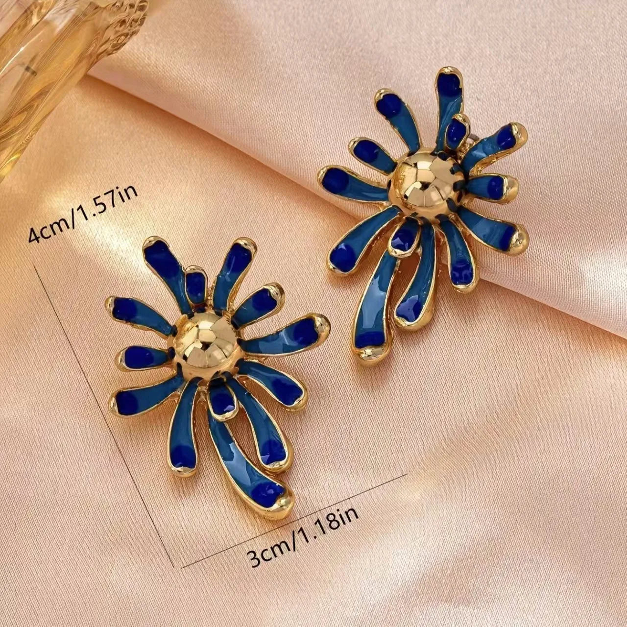 A Pair of Bohemian Retro-Style Casual, Sexy, Fashionable and Versatile Oil-Drip Earrings for Women