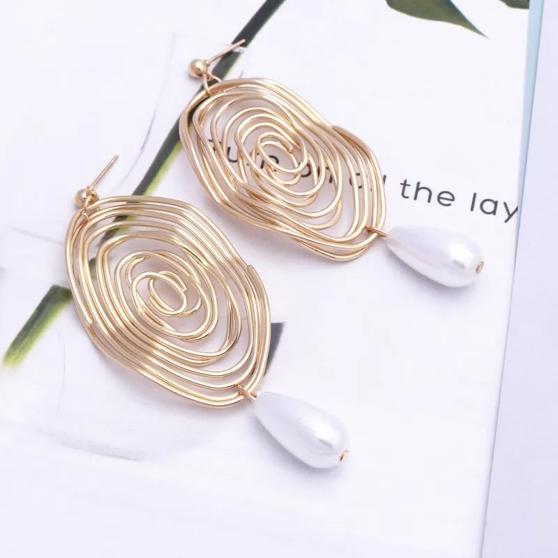 Korean Pearl Drop Earrings – Simulated Pearl, Geometric Pendant & Giving Soft Girl Romantic Energy 🦲✨