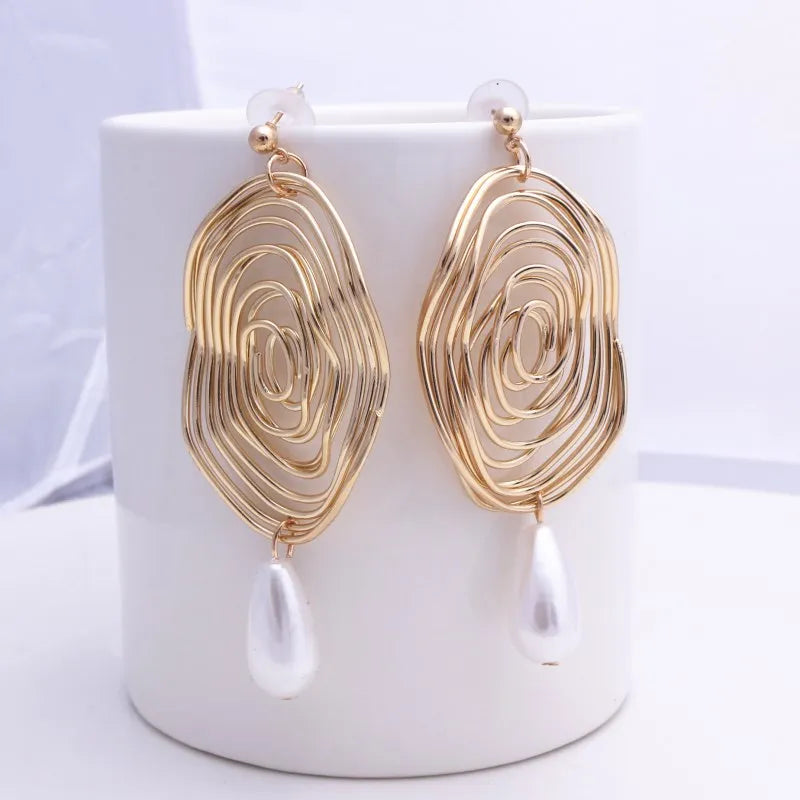 Korean Pearl Drop Earrings – Simulated Pearl, Geometric Pendant & Giving Soft Girl Romantic Energy 🦲✨