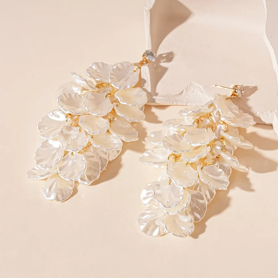 Acrylic Petal Tassel Drop Earrings – Trendy, Vacation-Ready & Giving Effortless It-Girl Energy 🌸💥