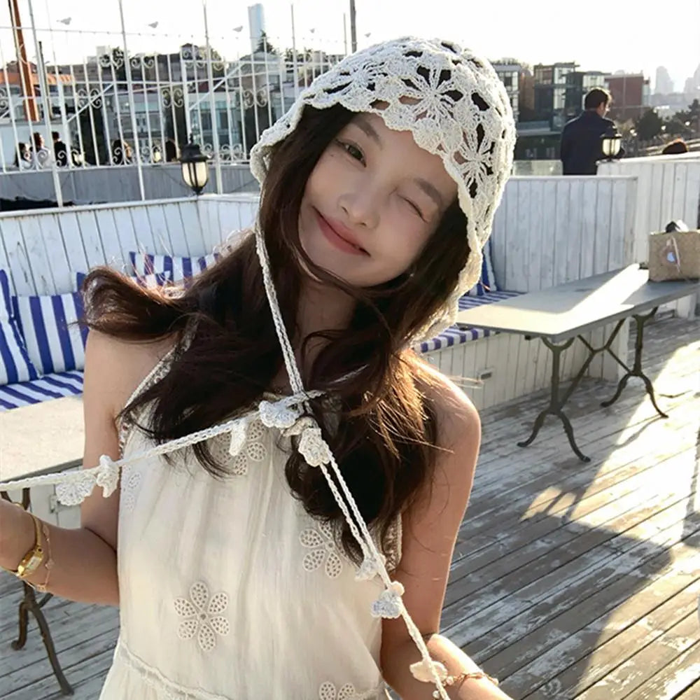 New Handmade Hollow Crochet Hats For Women Fashion Flowers Crochet Beret Cap Summer Breathable Pullover Skullies Decorative Hat
