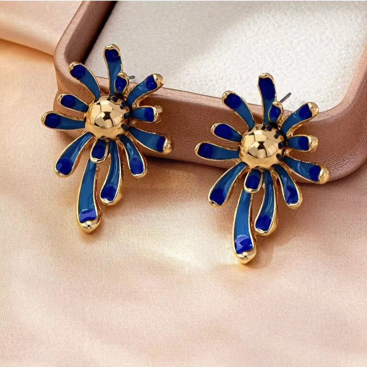 A Pair of Bohemian Retro-Style Casual, Sexy, Fashionable and Versatile Oil-Drip Earrings for Women