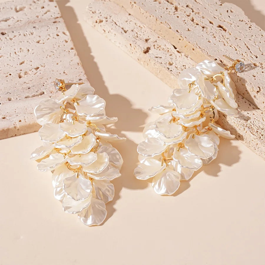 Acrylic Petal Tassel Drop Earrings – Trendy, Vacation-Ready & Giving Effortless It-Girl Energy 🌸💥