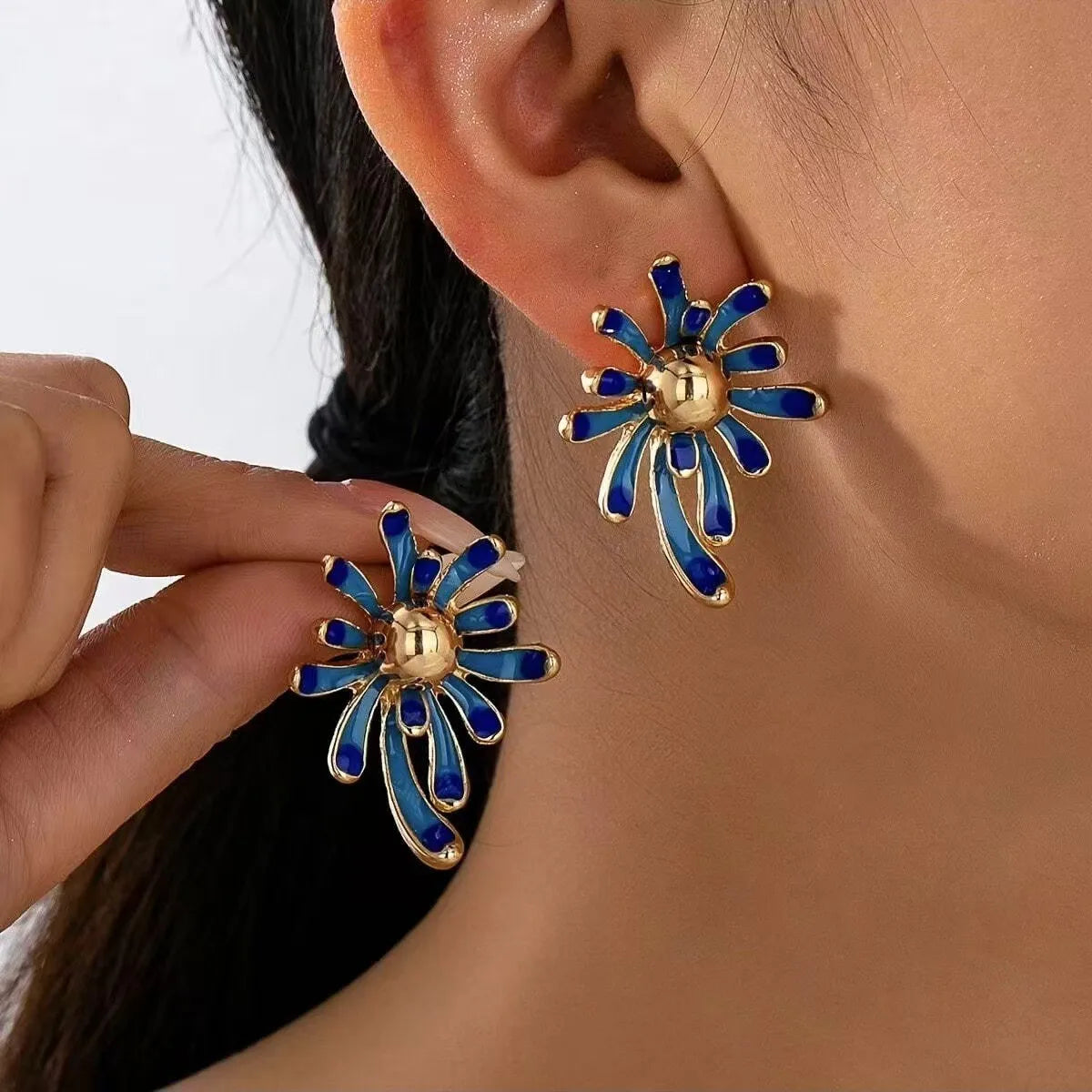 A Pair of Bohemian Retro-Style Casual, Sexy, Fashionable and Versatile Oil-Drip Earrings for Women
