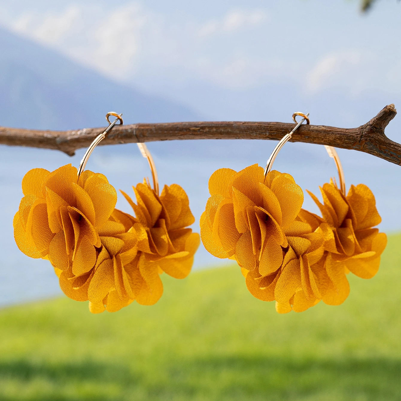 Floral Fabric Hoop Earrings – Effortlessly Cute & Ready for Anything 🌸