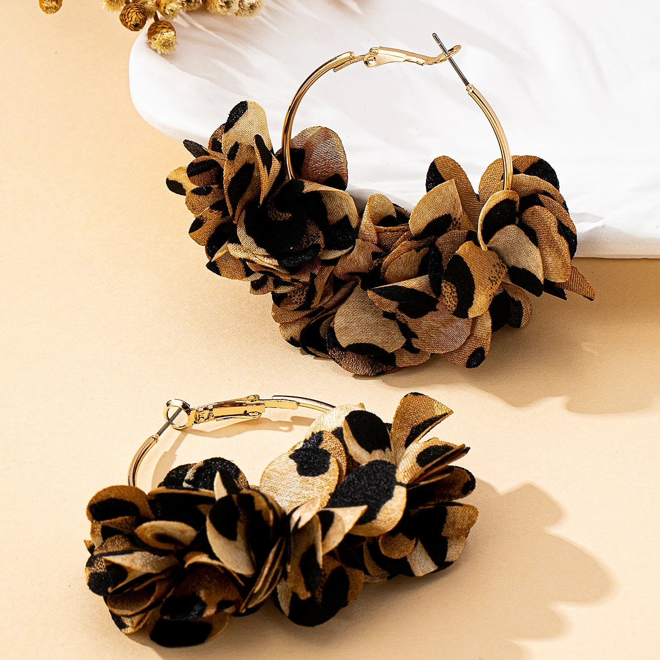 Floral Fabric Hoop Earrings – Effortlessly Cute & Ready for Anything 🌸
